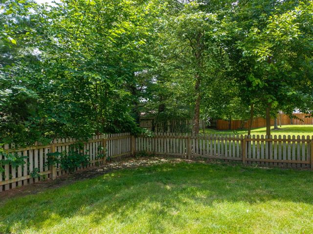 810 SHAKERTOWN WAY, Columbia, MO 65203