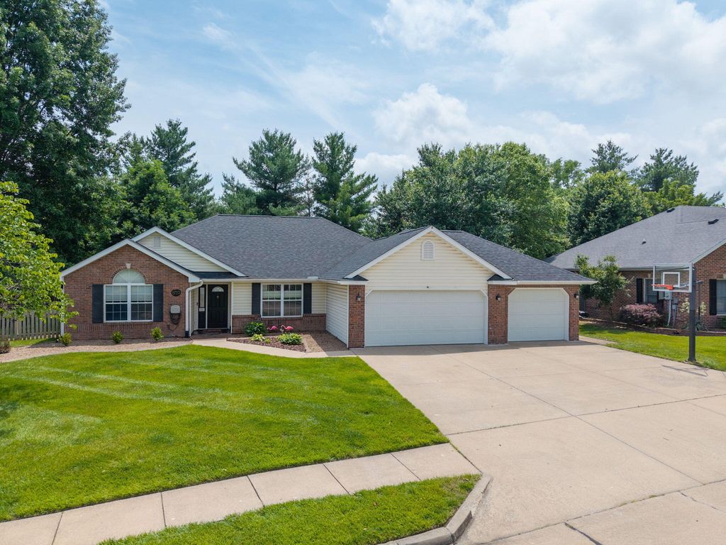 810 SHAKERTOWN WAY, Columbia, MO 65203