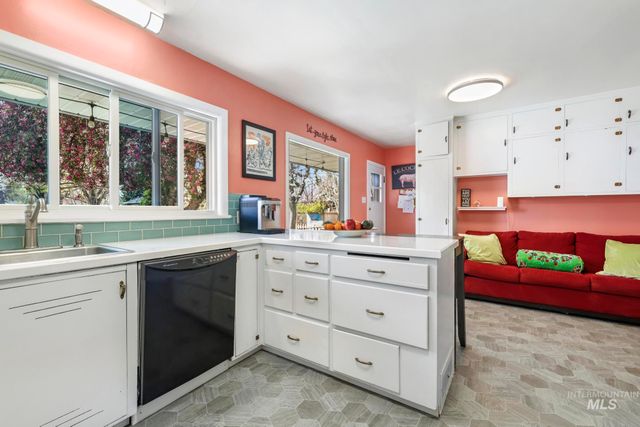 1532 11th Ave E, Twin Falls, ID 83301