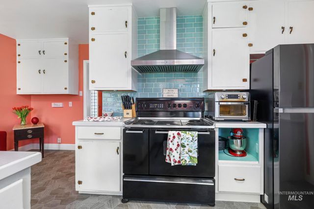 1532 11th Ave E, Twin Falls, ID 83301