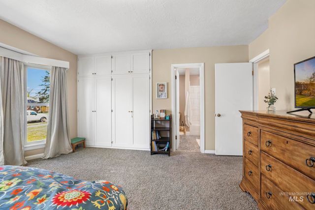 1532 11th Ave E, Twin Falls, ID 83301