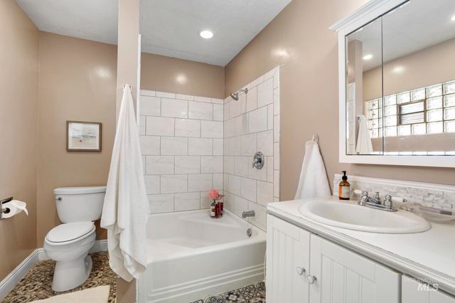 1532 11th Ave E, Twin Falls, ID 83301