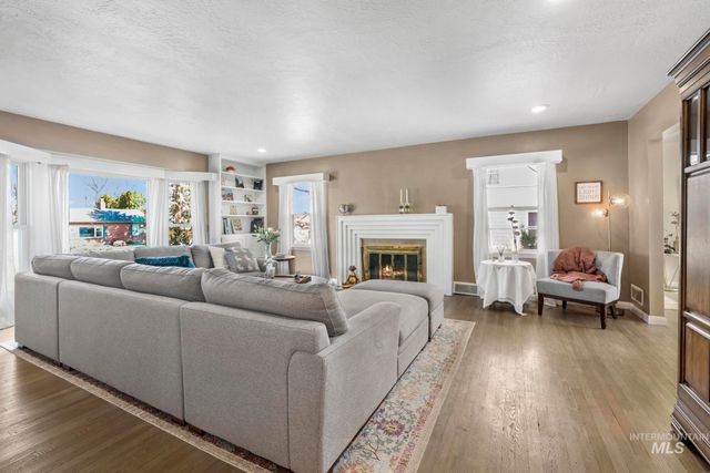 1532 11th Ave E, Twin Falls, ID 83301