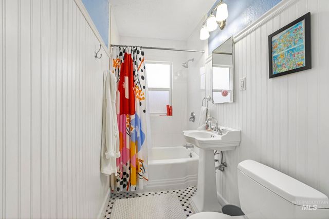 1532 11th Ave E, Twin Falls, ID 83301