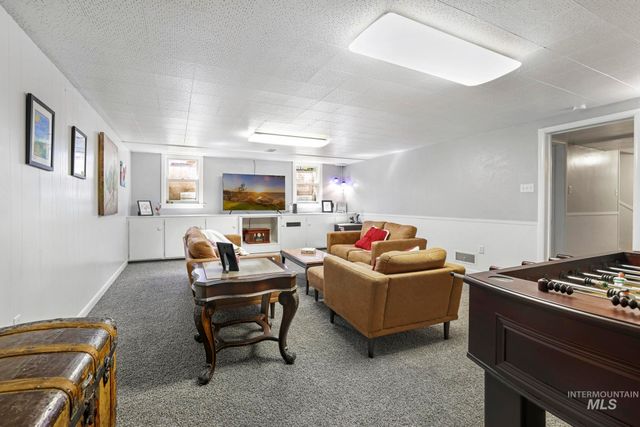 1532 11th Ave E, Twin Falls, ID 83301