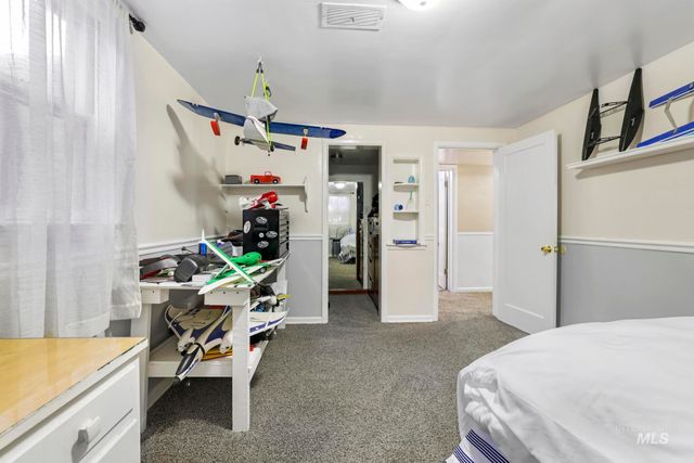 1532 11th Ave E, Twin Falls, ID 83301