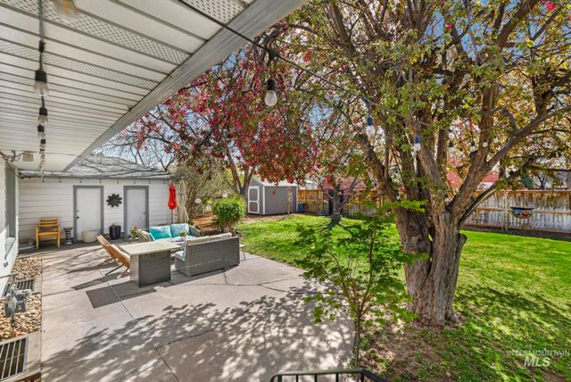 1532 11th Ave E, Twin Falls, ID 83301