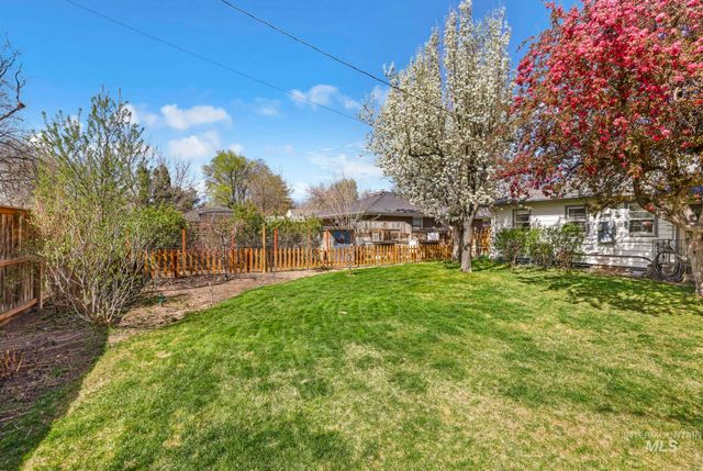 1532 11th Ave E, Twin Falls, ID 83301