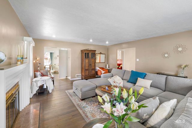 1532 11th Ave E, Twin Falls, ID 83301