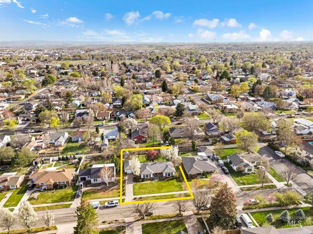 1532 11th Ave E, Twin Falls, ID 83301