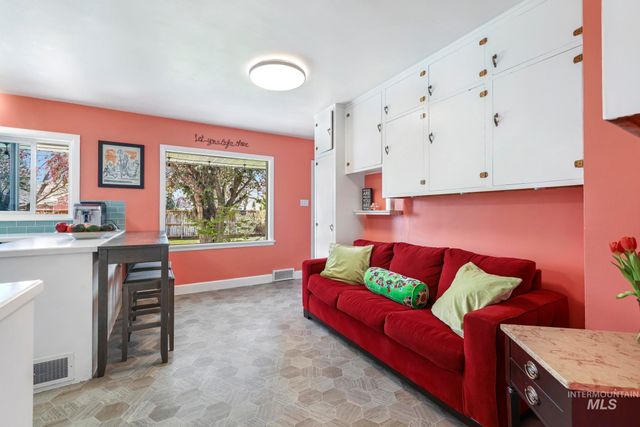 1532 11th Ave E, Twin Falls, ID 83301