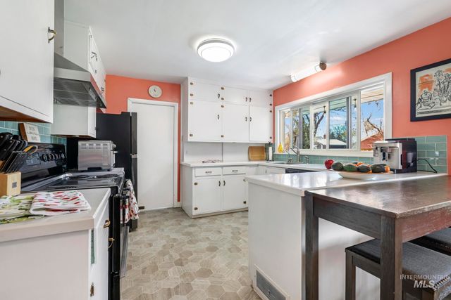 1532 11th Ave E, Twin Falls, ID 83301