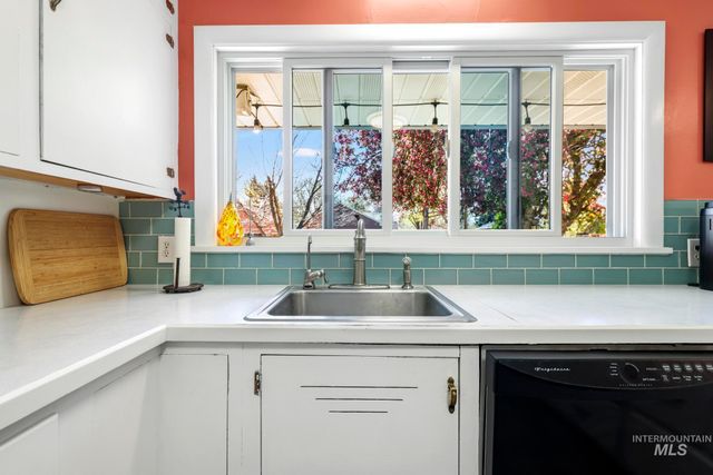 1532 11th Ave E, Twin Falls, ID 83301