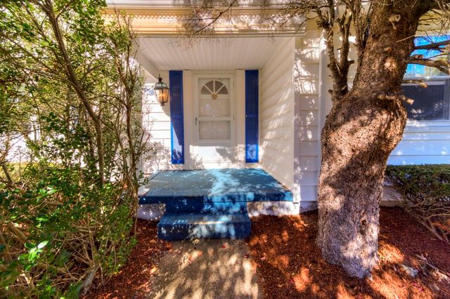 20 Dubiel Dr, Worcester, MA 01609