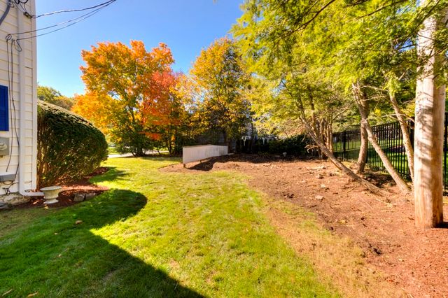 20 Dubiel Dr, Worcester, MA 01609