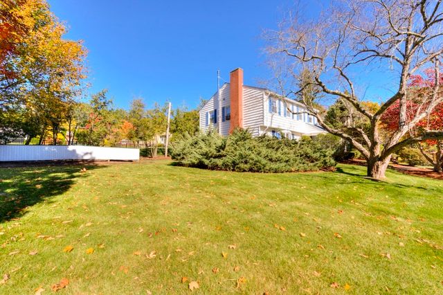 20 Dubiel Dr, Worcester, MA 01609