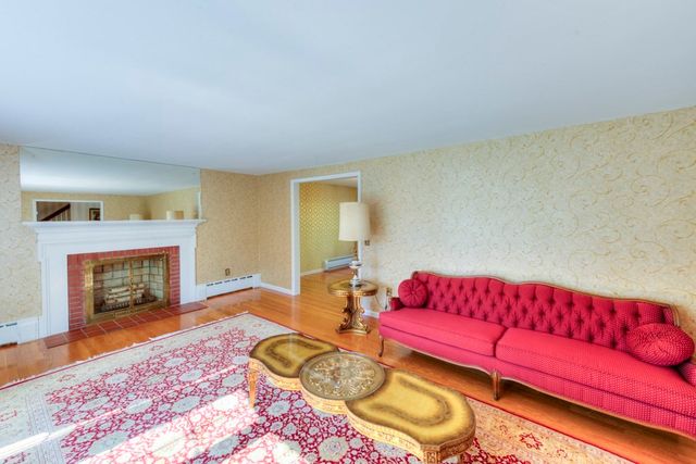 20 Dubiel Dr, Worcester, MA 01609
