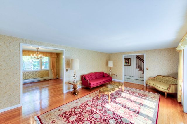 20 Dubiel Dr, Worcester, MA 01609