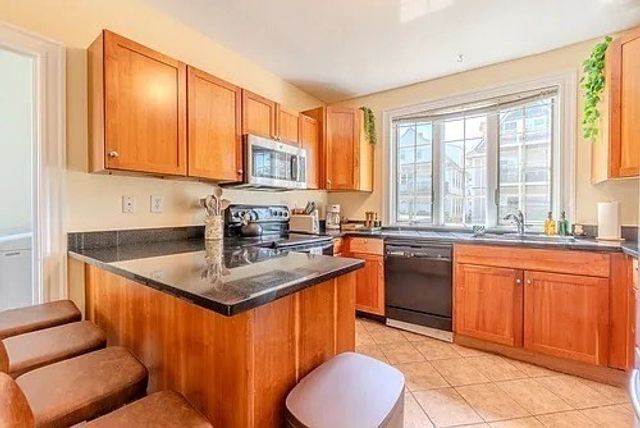 27R Albion 2, Somerville, MA 02143