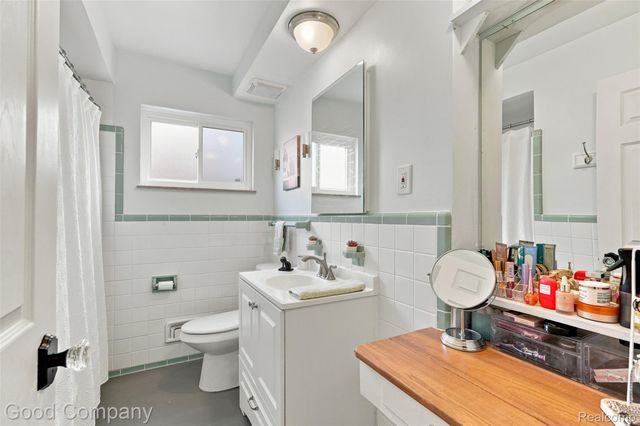 13441 Oak Park Boulevard, Oak Park, MI 48237