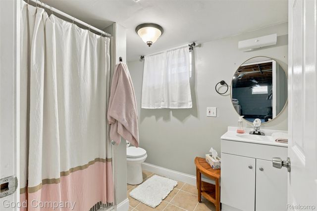 13441 Oak Park Boulevard, Oak Park, MI 48237