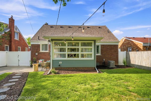 13441 Oak Park Boulevard, Oak Park, MI 48237