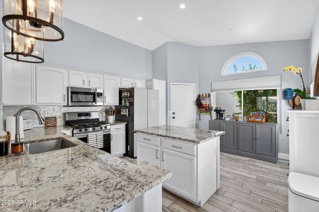 151 W SAGEBRUSH Street, Gilbert, AZ 85233