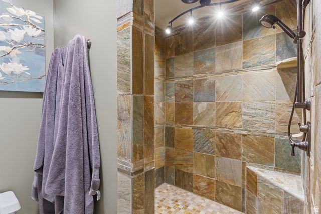 6169 S 2850 E, Uintah, UT 84403