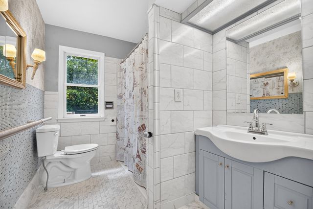 1202 Pinehurst Boulevard, Kalamazoo, MI 49006