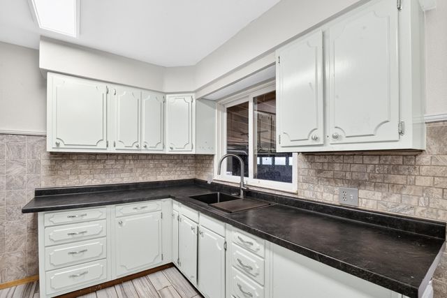 1202 Pinehurst Boulevard, Kalamazoo, MI 49006