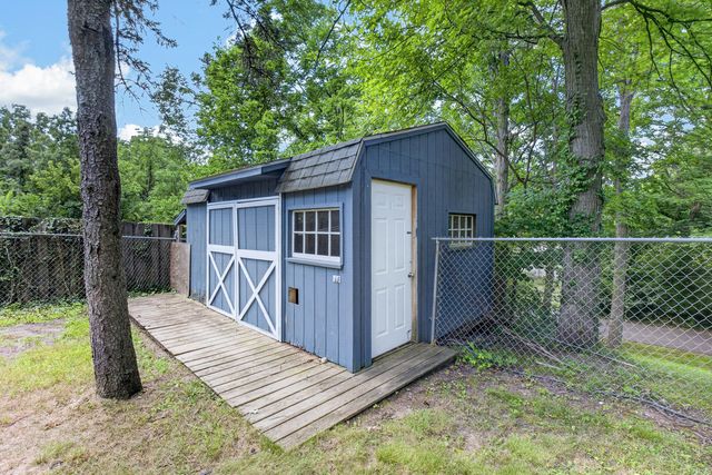 1202 Pinehurst Boulevard, Kalamazoo, MI 49006