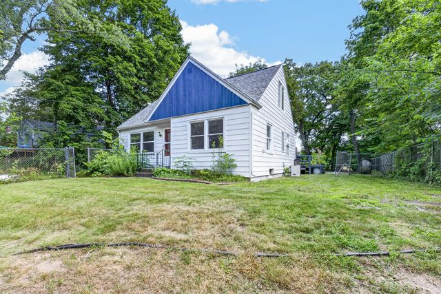 1202 Pinehurst Boulevard, Kalamazoo, MI 49006