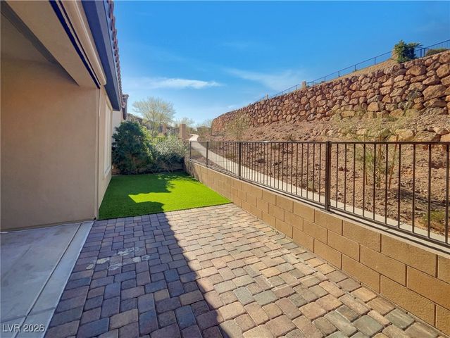 77 Stone Bluff Lane, Henderson, NV 89011