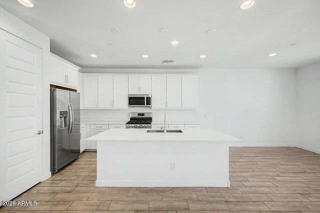 670 S OWL Drive, Gilbert, AZ 85296