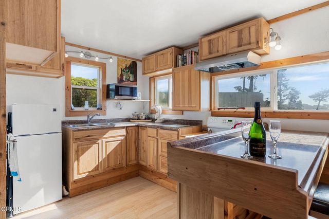 38882 Honey Run Lane, Gualala, CA 95445