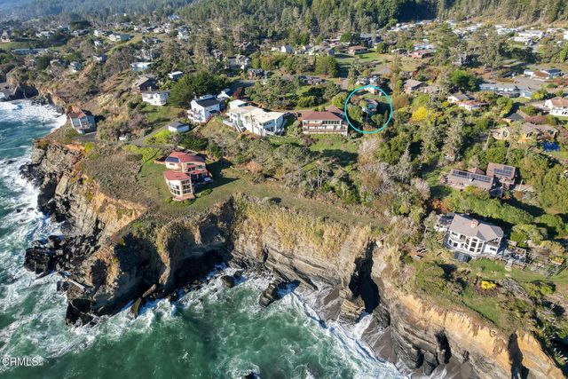 38882 Honey Run Lane, Gualala, CA 95445