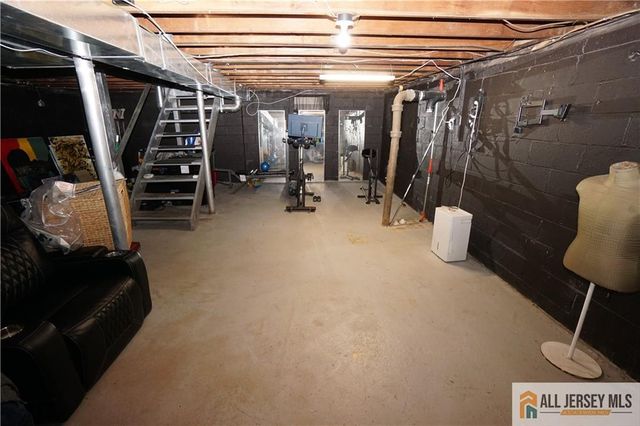152 S Inman Avenue, Avenel, NJ 07001