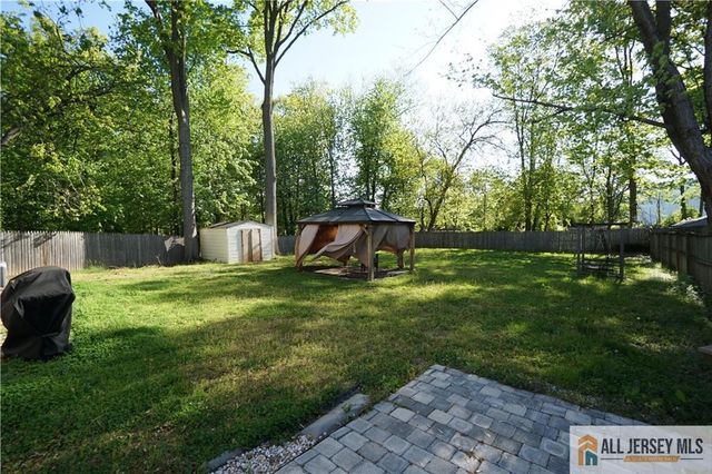 152 S Inman Avenue, Avenel, NJ 07001
