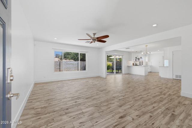 8224 E DEVONSHIRE Avenue, Scottsdale, AZ 85251