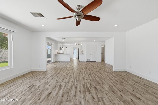 8224 E DEVONSHIRE Avenue, Scottsdale, AZ 85251