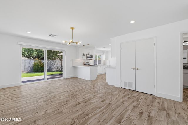 8224 E DEVONSHIRE Avenue, Scottsdale, AZ 85251