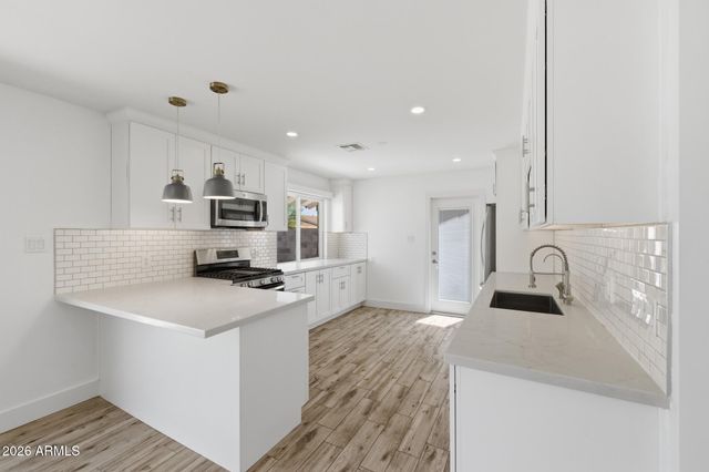 8224 E DEVONSHIRE Avenue, Scottsdale, AZ 85251