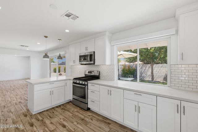 8224 E DEVONSHIRE Avenue, Scottsdale, AZ 85251
