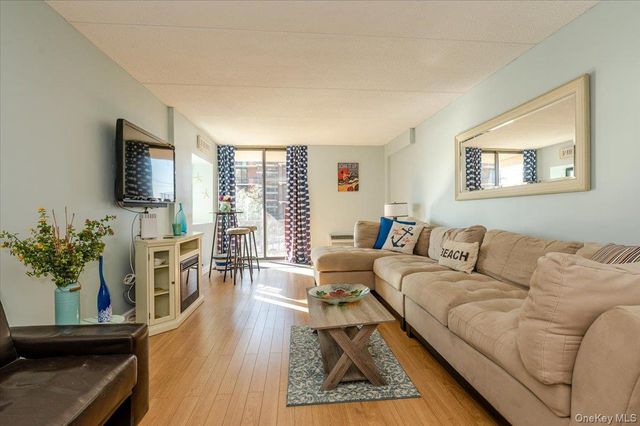 730 W Broadway 2J, Long Beach, NY 11561