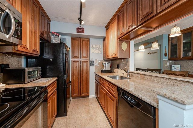 730 W Broadway 2J, Long Beach, NY 11561