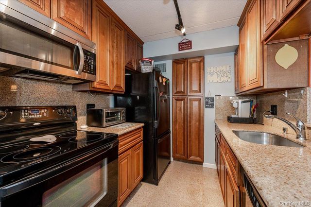 730 W Broadway 2J, Long Beach, NY 11561