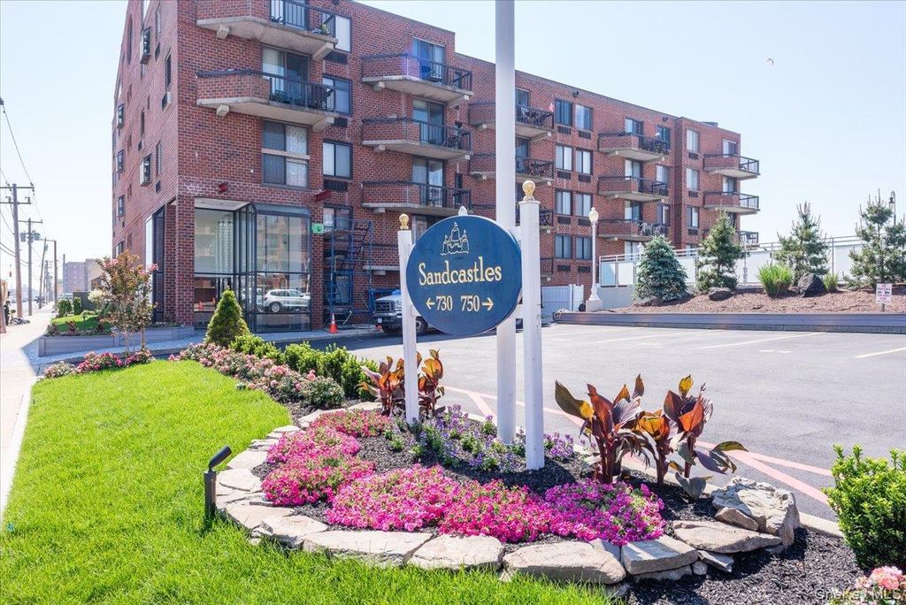 730 W Broadway 2J, Long Beach, NY 11561