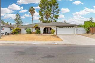 2504 Sutton Place, Bakersfield, CA 93309