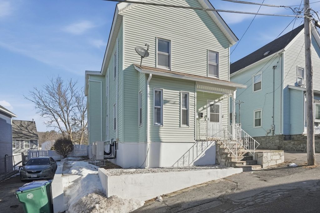 28 Warnock Street, Lowell, MA 01852