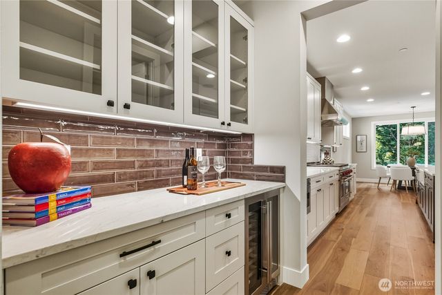 15525 NE 60th Street, Redmond, WA 98052